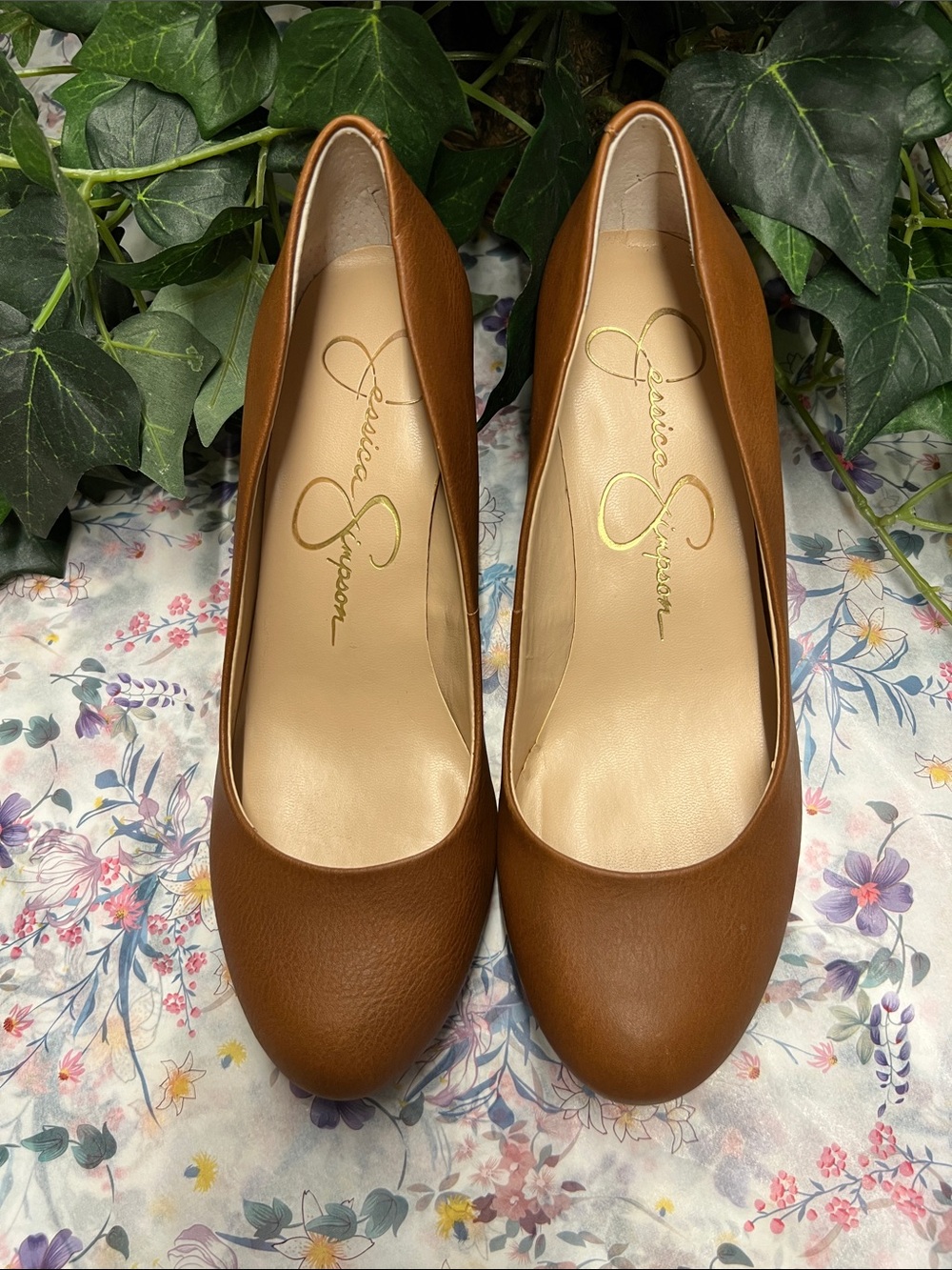 Jessica Simpson Tan Round-Toe Pumps - Picture 1 of 13